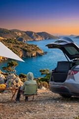 Tesla Model Y Uyumlu 35 Litre 12/24/220V Kompresörlü Taşınabilir Buzdolabı